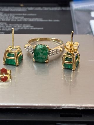 Anillo y pendientes esmeraldas 7.35 Ct