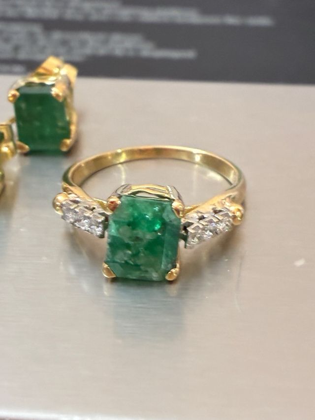 Anillo y pendientes esmeraldas 7.35 Ct