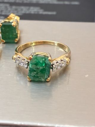 Anillo y pendientes esmeraldas 7.35 Ct