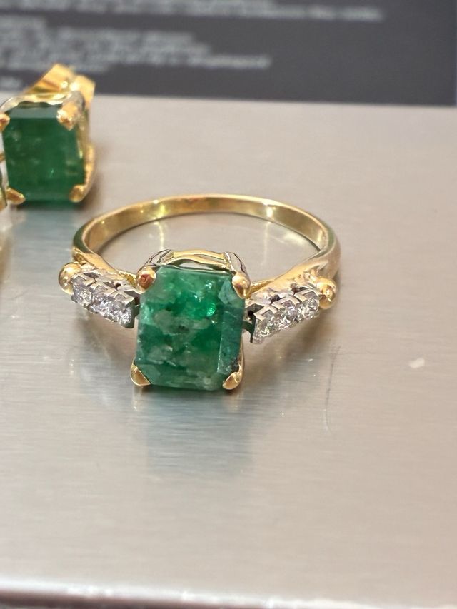 Anillo y pendientes esmeraldas 7.35 Ct