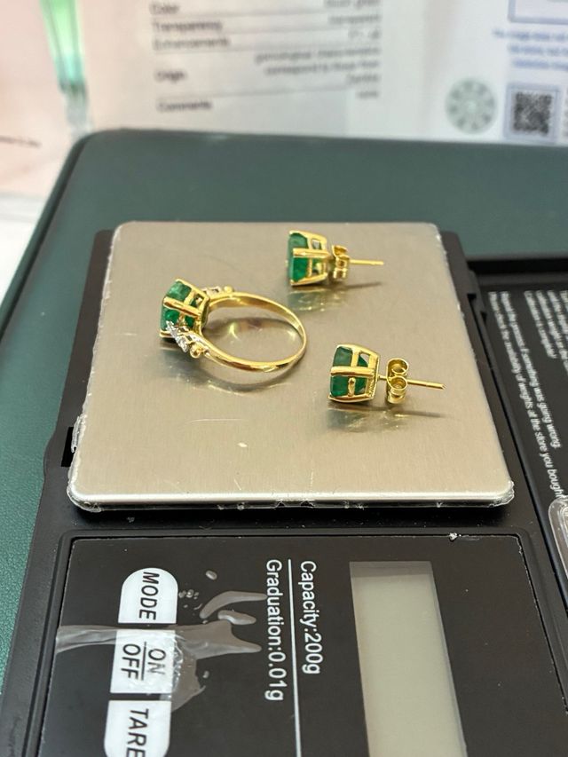 Anillo y pendientes esmeraldas 7.35 Ct