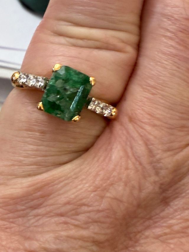 Anillo y pendientes esmeraldas 7.35 Ct