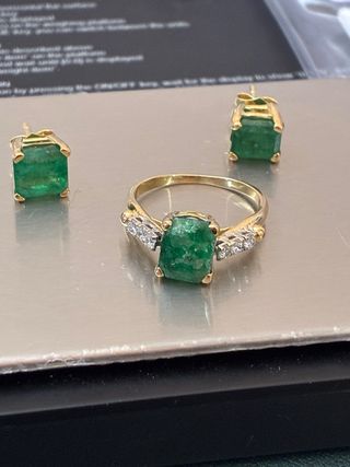 Anillo y pendientes esmeraldas 7.35 Ct
