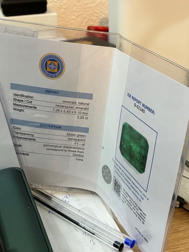 Anillo y pendientes esmeraldas 7.35 Ct