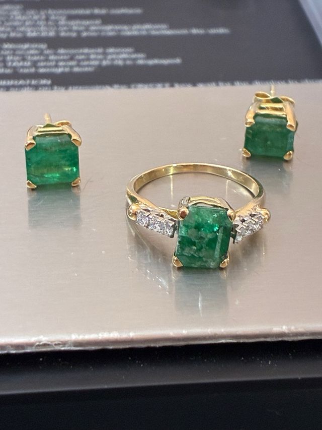 Anillo y pendientes esmeraldas 7.35 Ct