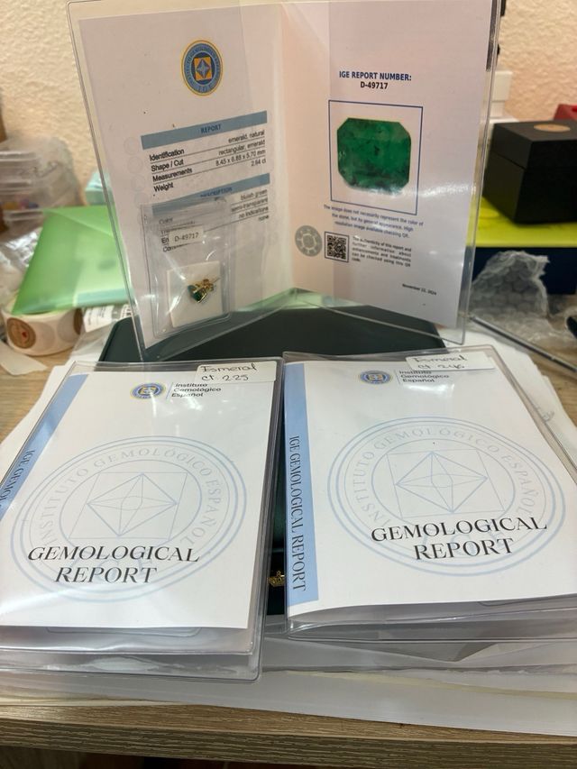 Anillo y pendientes esmeraldas 7.35 Ct