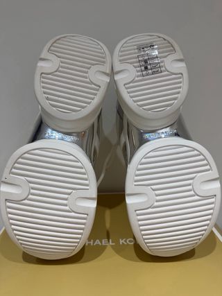 Zapatillas Michael Kors Blancas y Plateadas