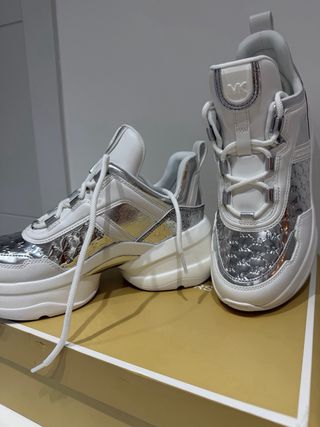 Zapatillas Michael Kors Blancas y Plateadas