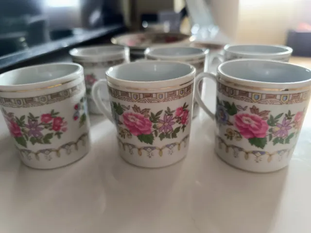 Juego de tazas y platos de café de porcelana