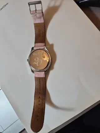 Reloj Guess Vintage 20 Aniversario, con circonitas