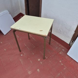 Pupitre antiguo pequeño madera y metal