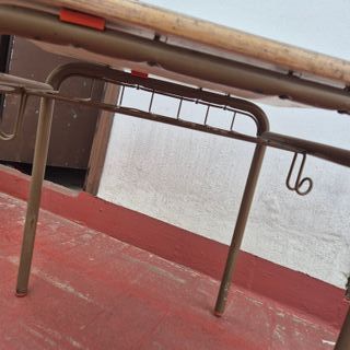 Pupitre antiguo pequeño madera y metal