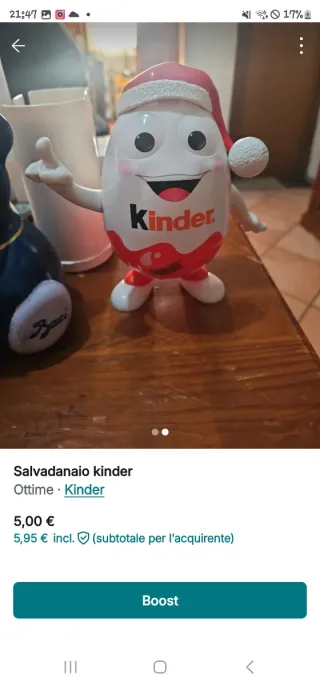 Salvadanaio Kinder con cappello natalizio
