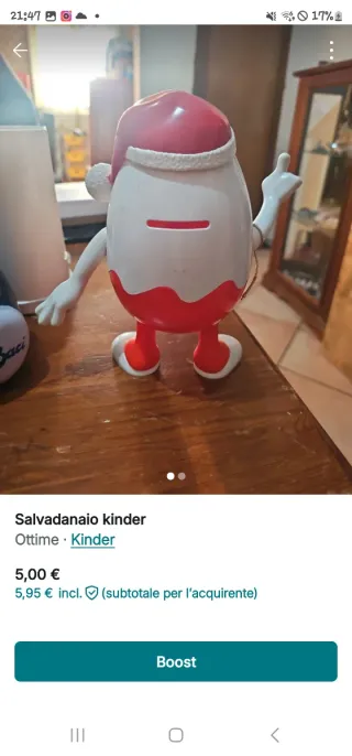 Salvadanaio Kinder con cappello natalizio