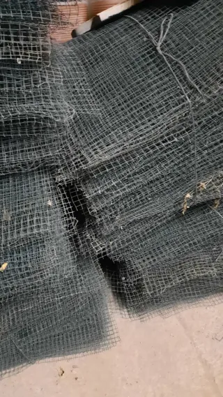 Malla metálica para proteger árboles