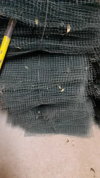 Malla metálica para proteger árboles