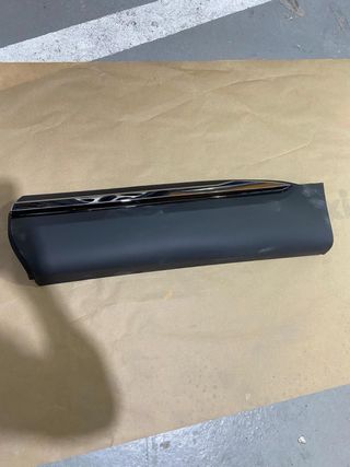 Moldura Puerta Trasera Izquierda Renault Arkana