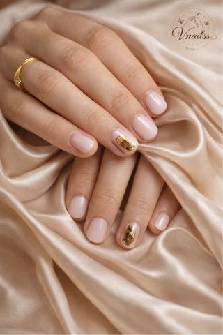 Manicura Beige y Dorada