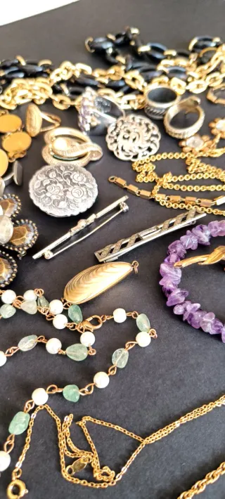 Collezione Varia di Gioielli Vintage: Collane, Bracciali, Anelli