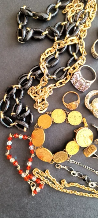 Collezione Varia di Gioielli Vintage: Collane, Bracciali, Anelli