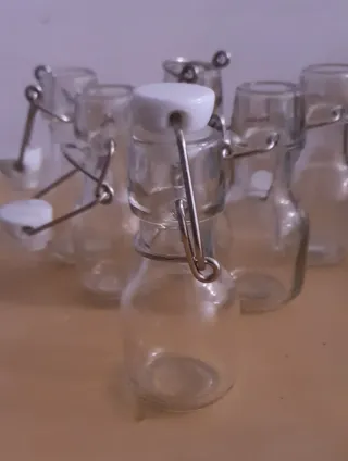 Set 2 Bicchieri cocktail e bottiglie