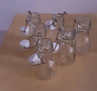 Set 2 Bicchieri cocktail e bottiglie