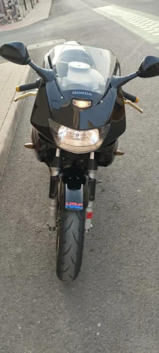 Honda VTR 1000F Fire Storm Negra y Dorada