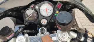 Honda VTR 1000F Fire Storm Negra y Dorada