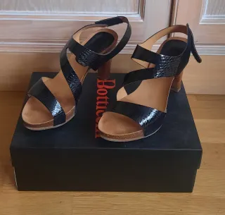 Sandalias charol tacón