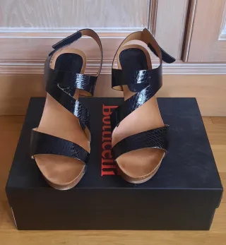 Sandalias charol tacón