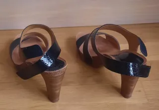 Sandalias charol tacón