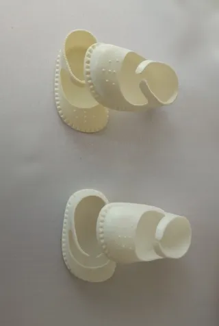 Lote 2 paia di scarpe antiche per bambola Leyla Famosa