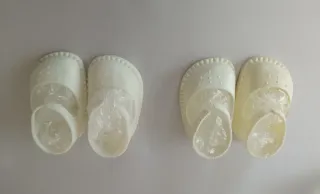 Lote 2 paia di scarpe antiche per bambola Leyla Famosa