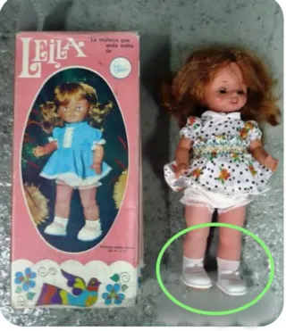 Lote 2 paia di scarpe antiche per bambola Leyla Famosa