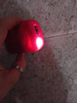 Power Bank Fucsia con cavo USB