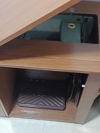 Máquina de coser Alfa con mueble