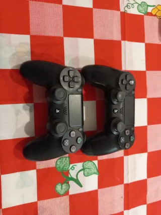 Ps4 1TB + juegos y 3 mandos
