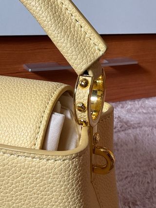 Bolso Louis Vuitton Capucines Amarillo