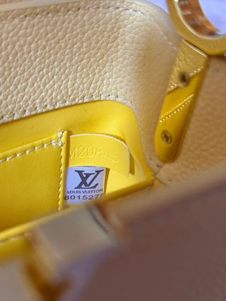 Bolso Louis Vuitton Capucines Amarillo