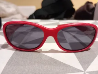 Gafas de sol infantiles.  Quechua y multi opticas