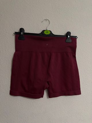 Lote 5 prendas: Adidas, Everlast, local