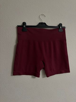 Lote 5 prendas: Adidas, Everlast, local