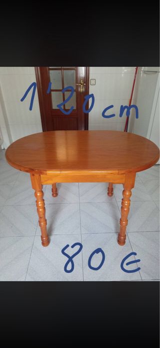 Mesa de comedor ovalada de madera