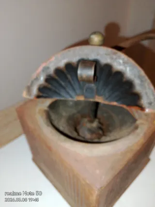 Molinillo de café antiguo