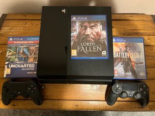 PS4 Negra + 2 Mandos + 3 Juegos