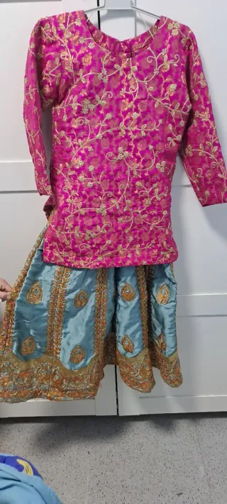 Vestido de fiesta rosa y azul