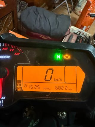 Benelli Tnt 125Naked Roja y Negra