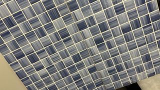 Baldosas azules + cortadora de azulejos