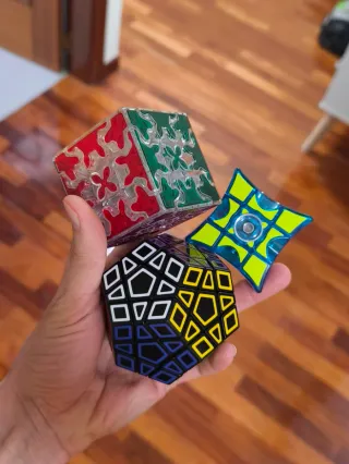 LOTE de 3 Cubos de RUBIK