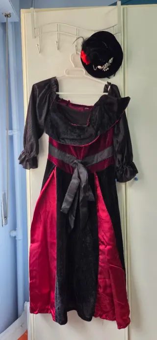 Disfraz elegante negro y rojo